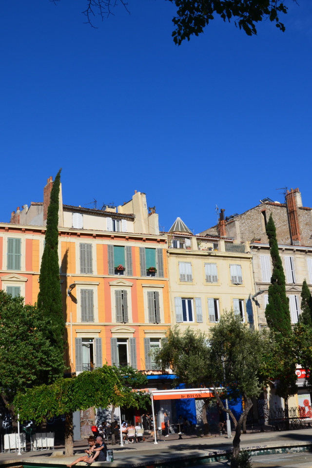 Городская улица в городе Марсель, Франция