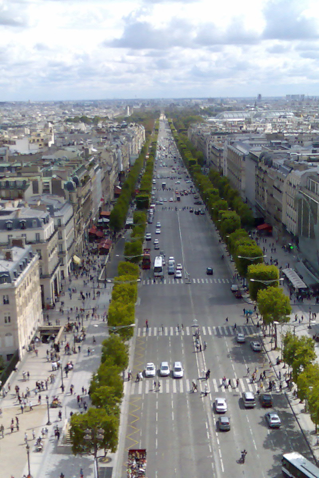 Городская улица в Париже, Франция
