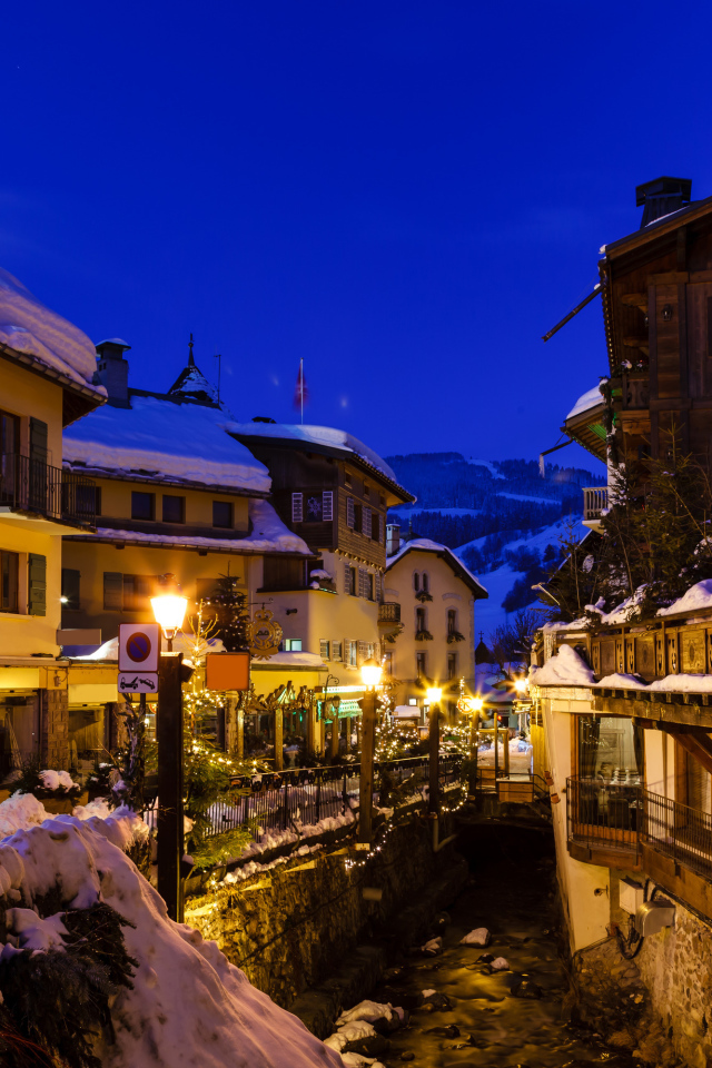 Городская улица на горнолыжном курорте Межев, Франция