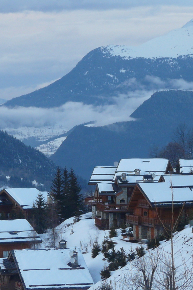 Городская улица на горнолыжном курорте Мерибель, Франция