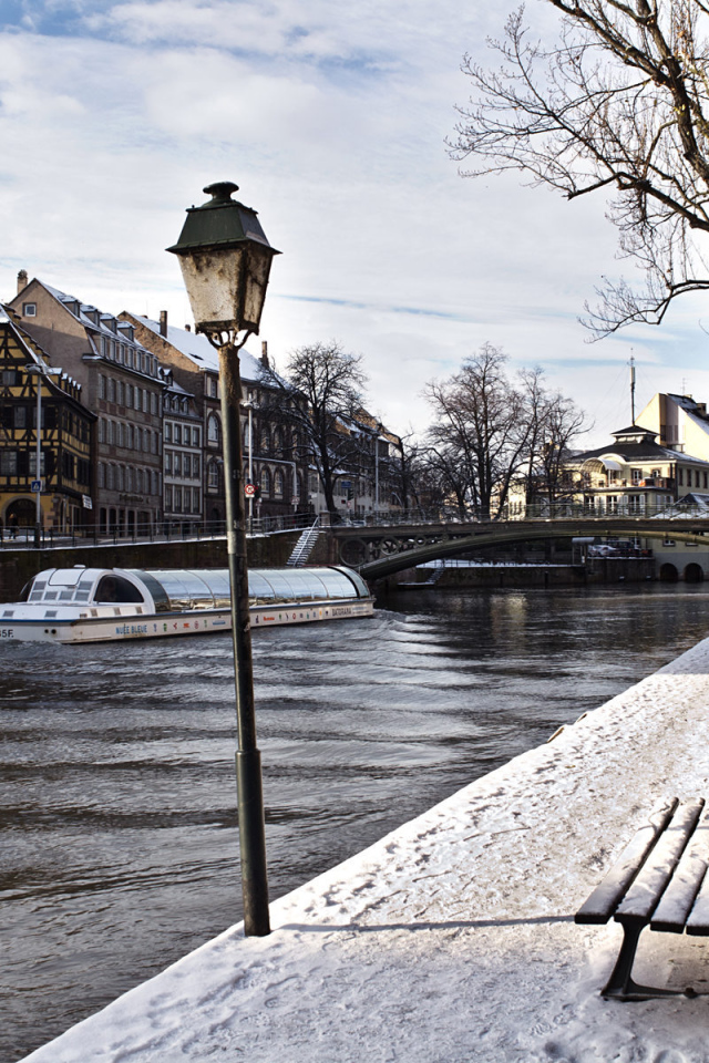 Набережная в городе Страсбург, Франция