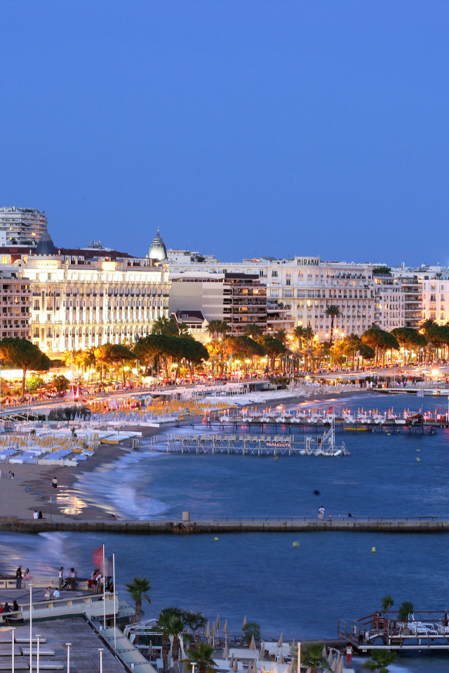 Вечерние огни в Каннах, Франция