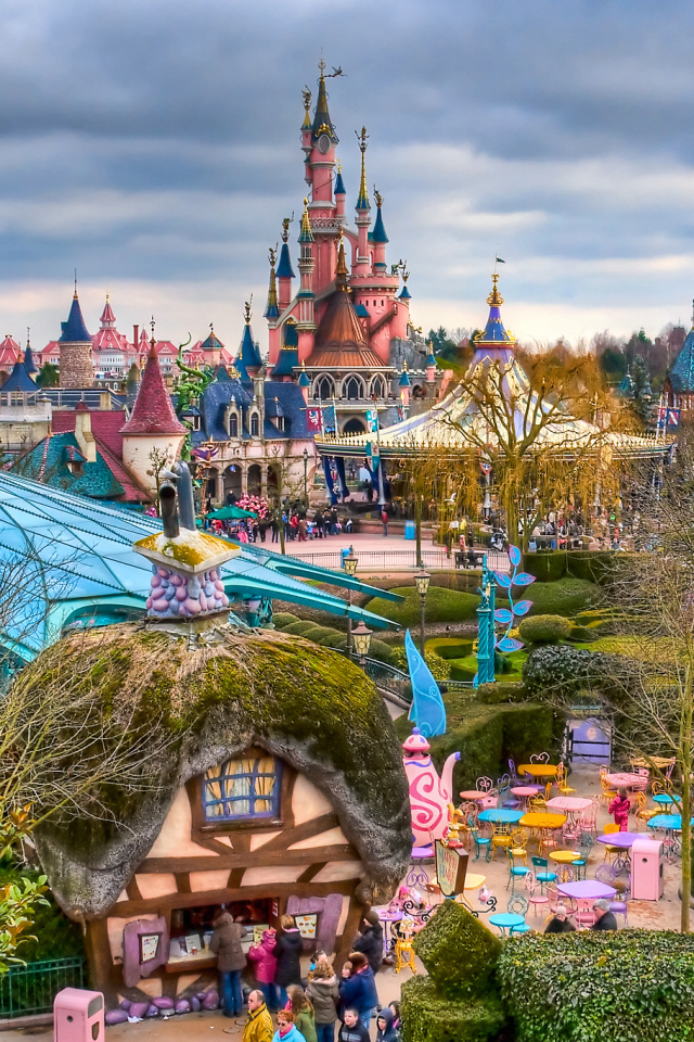 Сказочные постройки в Диснейленде, Франция