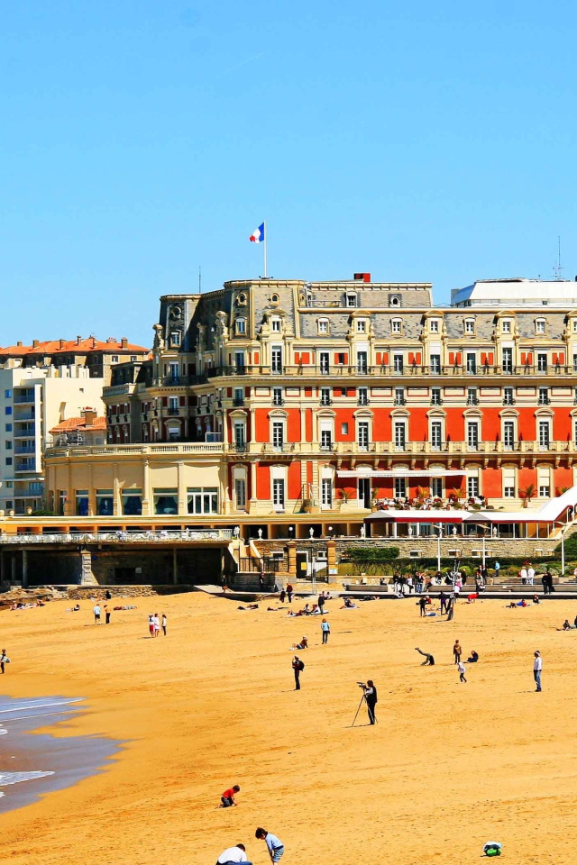 Золотой пляж на курорте Биарриц, Франция