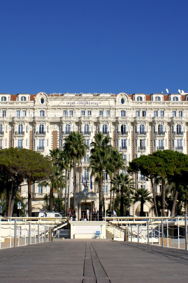 Отель на побережье в Каннах, Франция