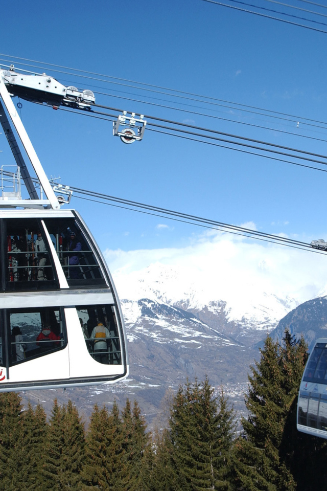 Подъемник на горнолыжном курорте Лез Арк, Франция