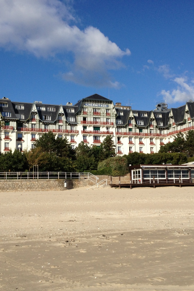 Отель на пляже на курорте Ла Боль, Франция