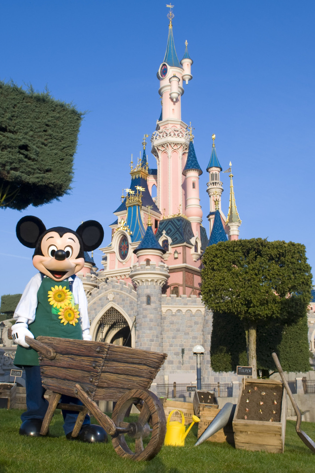 Микки Маус в Диснейленде, Франция