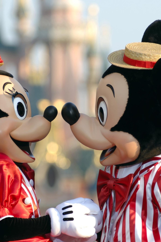 Микки и Мини в Диснейленде, Франция