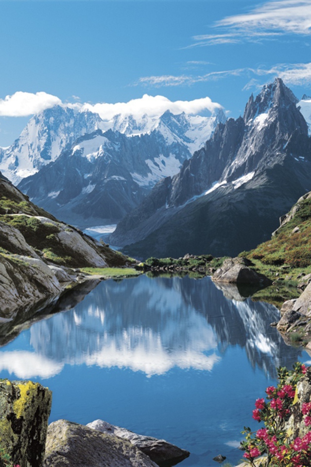 Горное озеро на курорте Шамони, Франция