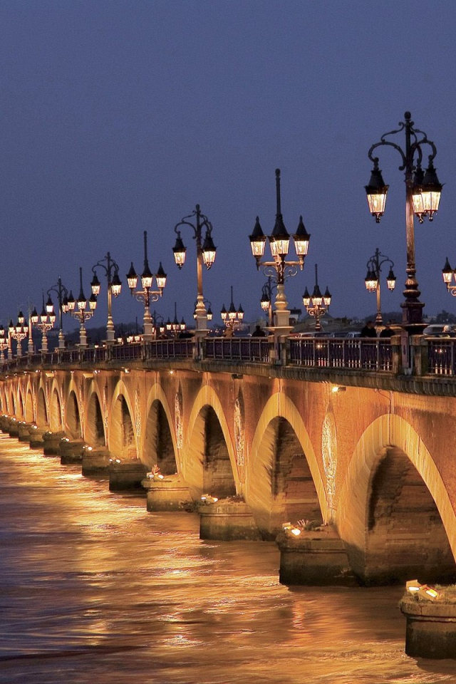 Ночной мост в Бордо, Франция