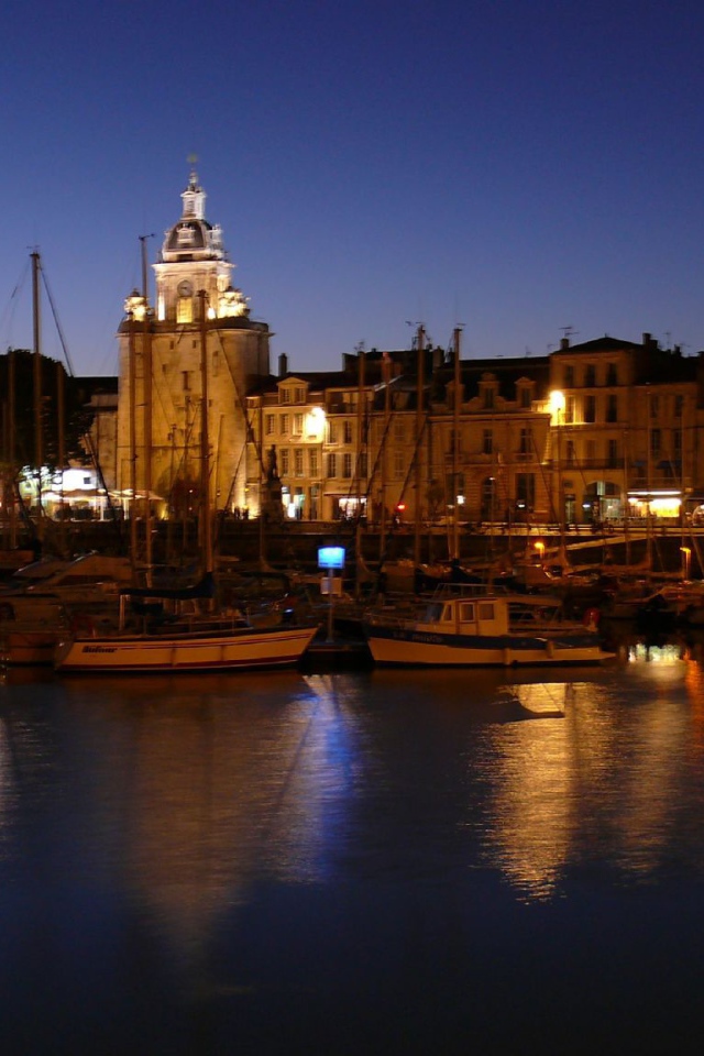 Ночные огни в городе Марсель, Франция