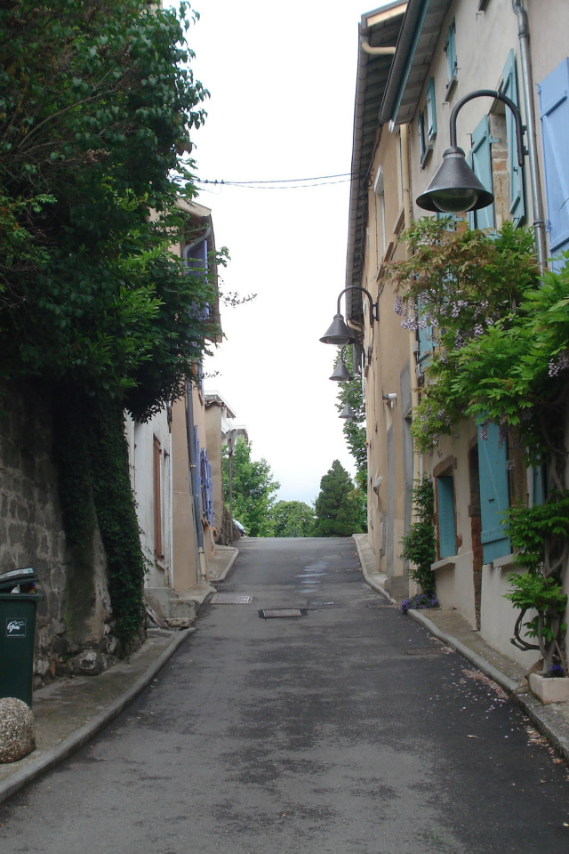 Старинная улочка в городе Лион, Франция