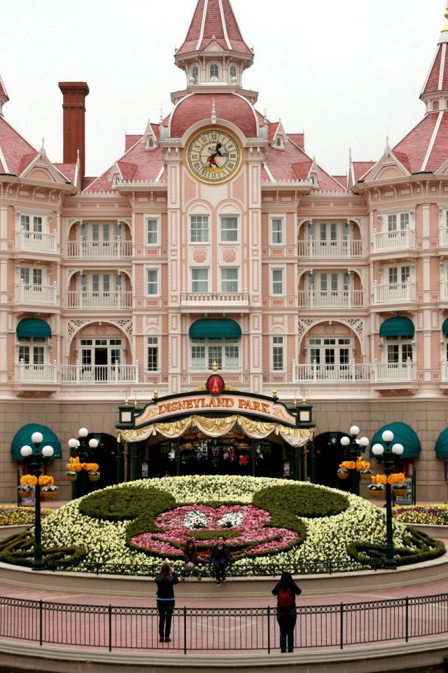 Розовый замок в Диснейленде, Франция