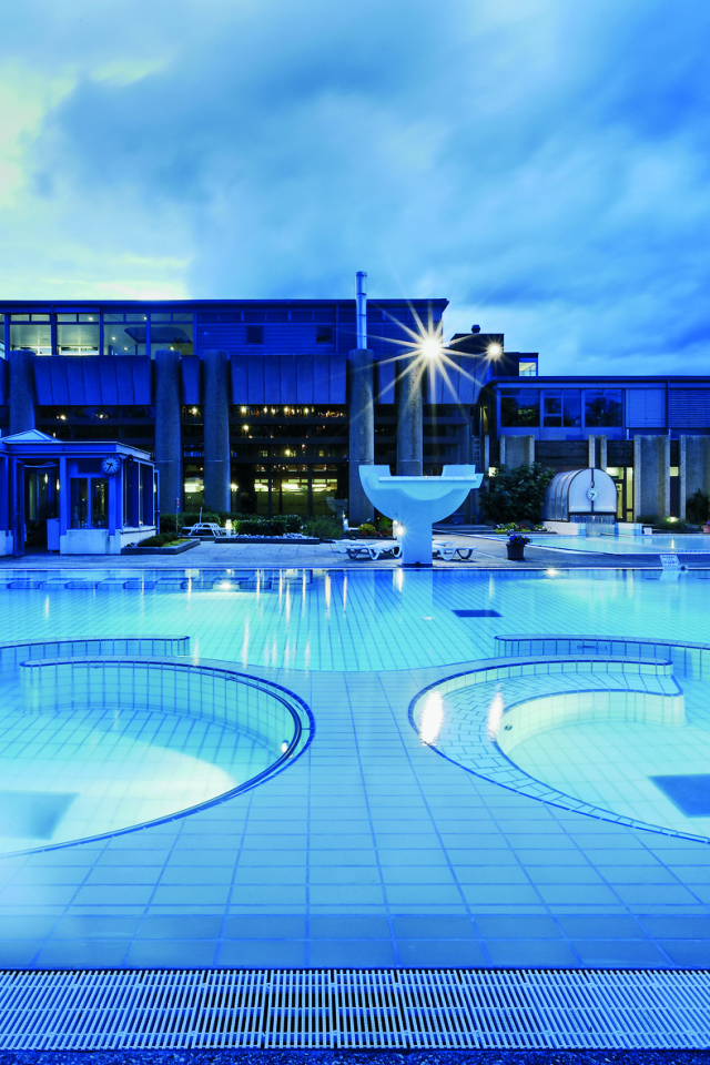 Бассейн на курорте Эвиан, Франция