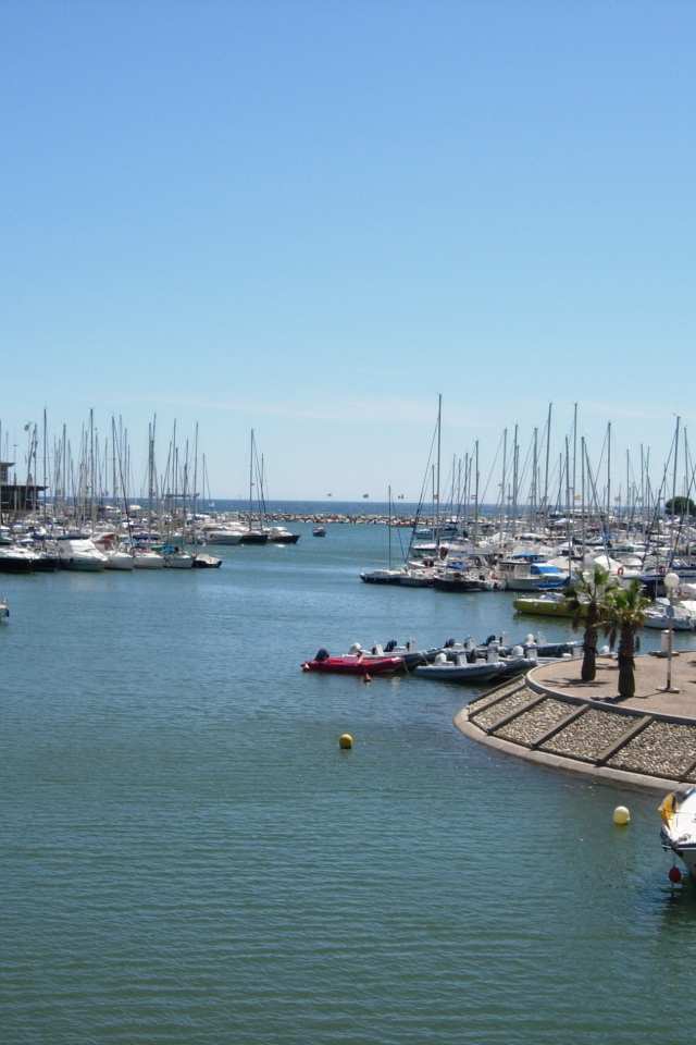 Порт на курорте Порт Де Фрежюс, Франция