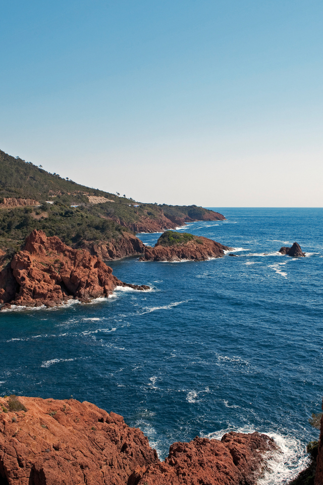 Красные скалы на курорте Манделье ля Напуль, Франция