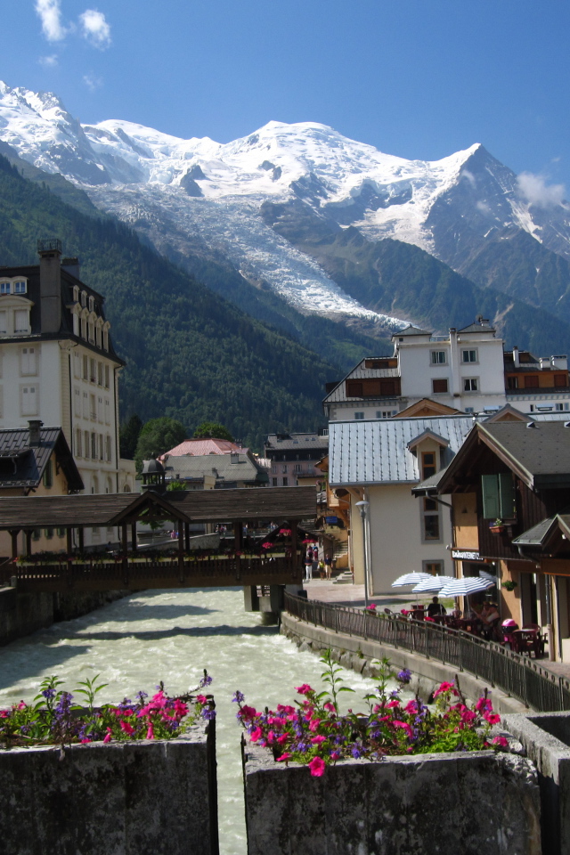 Река на курорте Шамони, Франция