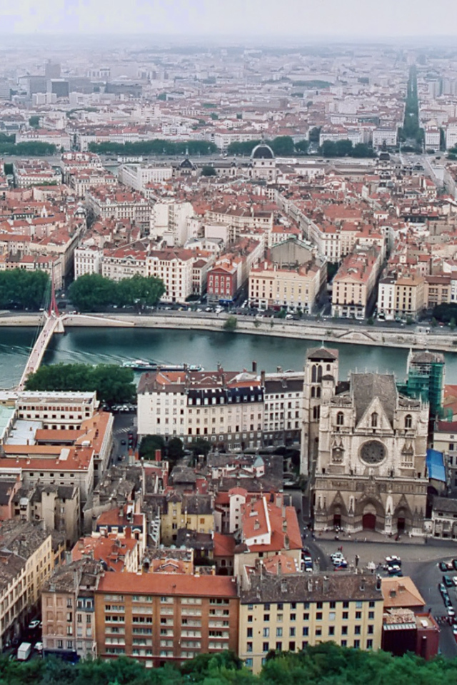 Река в городе Лион, Франция