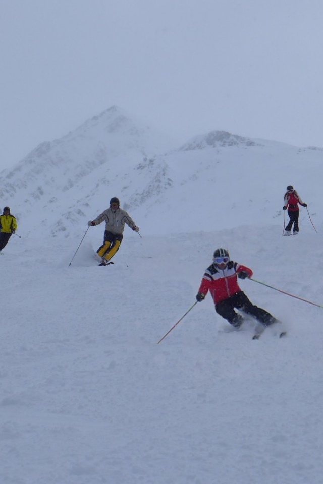 Катание на лыжах на горнолыжном курорте Лез Арк, Франция