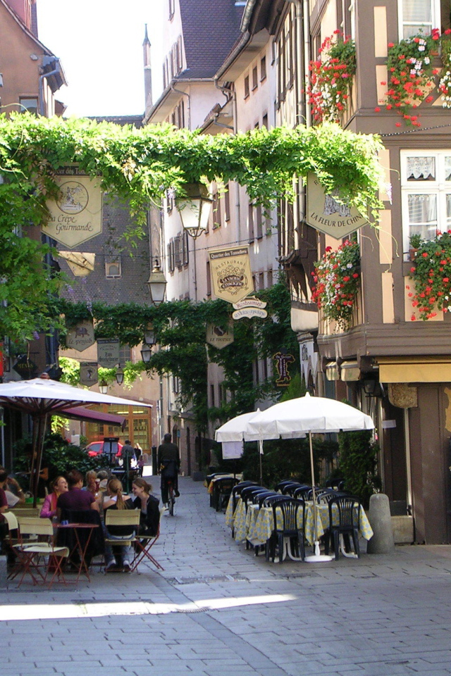 Уличное кафе в городе Страсбург, Франция