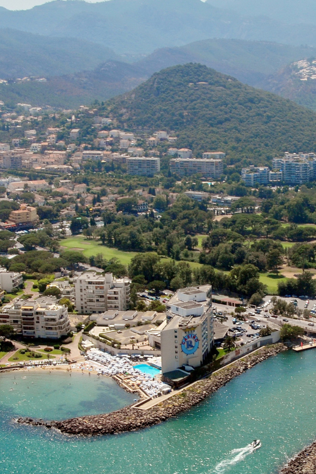 Летний отдых на курорте Манделье ля Напуль, Франция