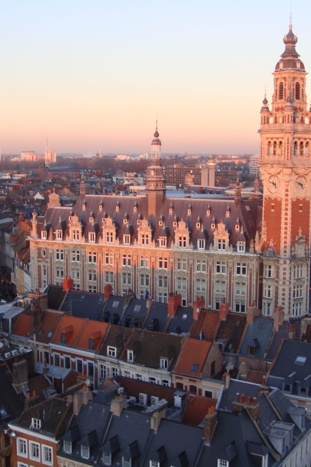 Закат в городе Лилль, Франция