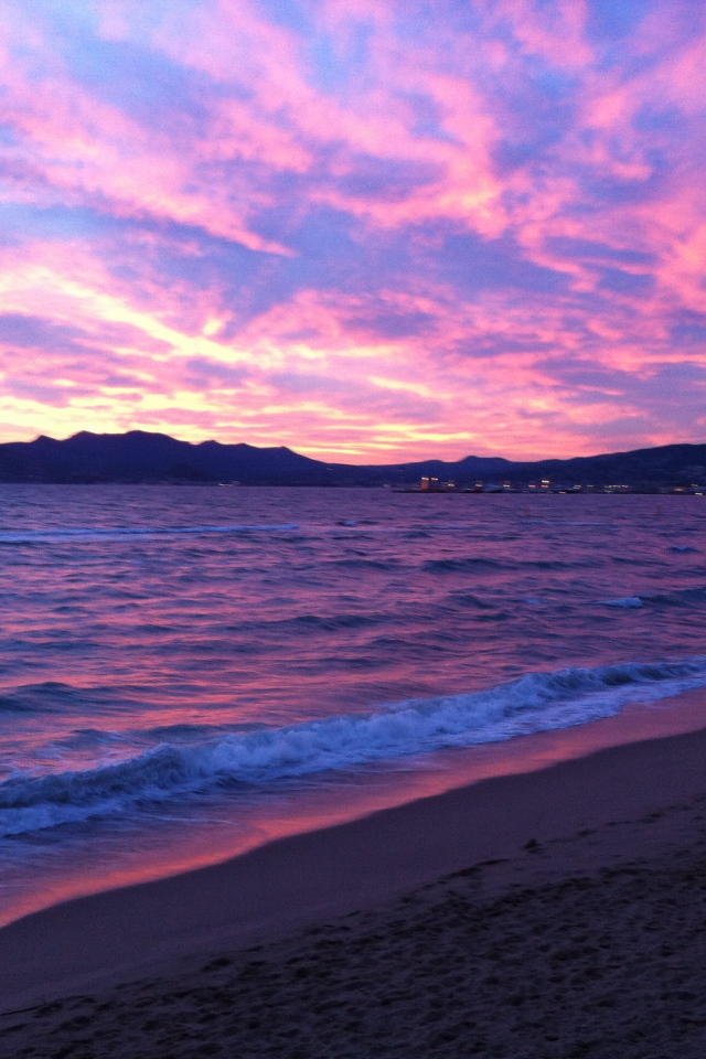 Закат на пляже на курорте Ла Боль, Франция