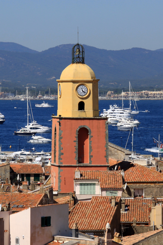 Башня с часами на курорте Сен-Тропе, Франция