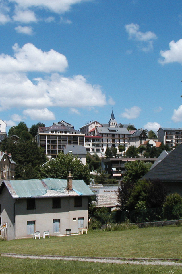 Городские здания на курорте Виллар-де-Ланс, Франция