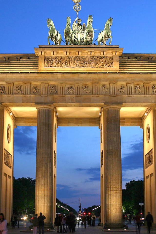 Брандербургские ворота в Берлине