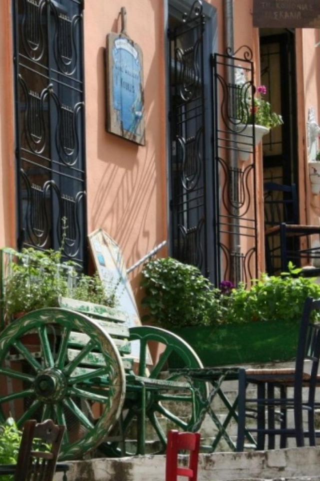 Старинная улочка в Афинах