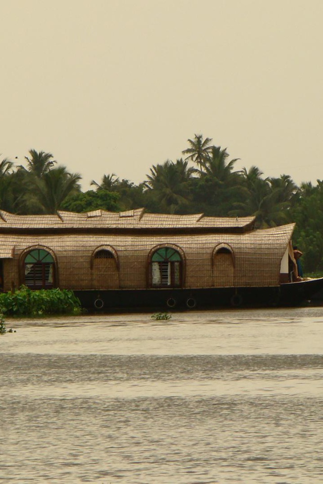 Красивый корабль в Алапуже