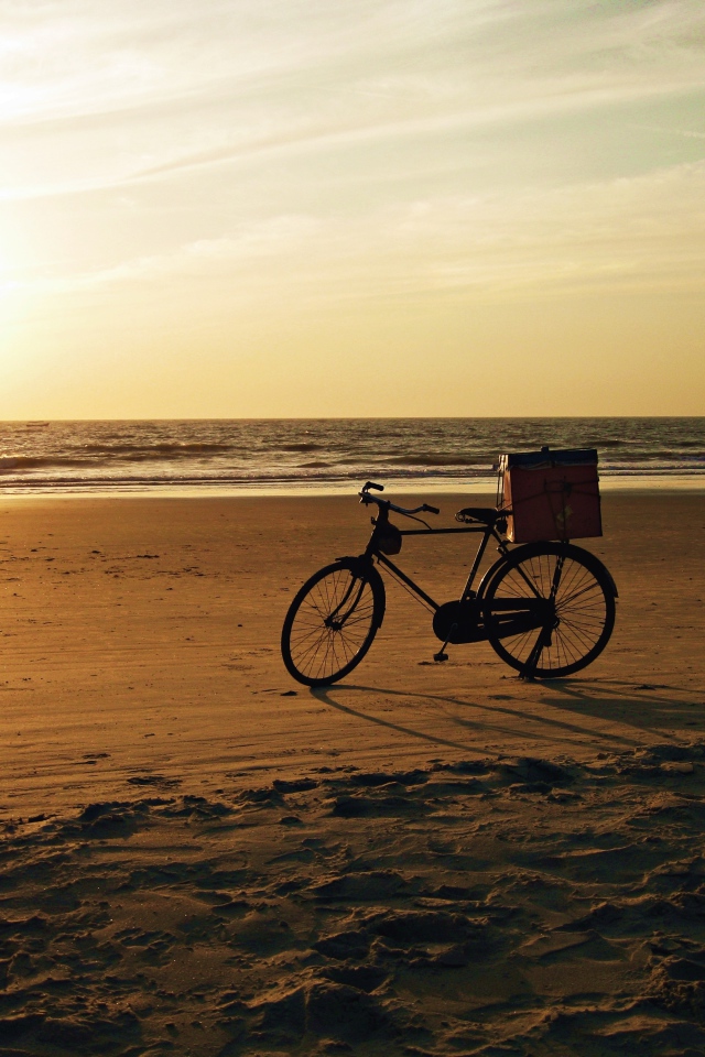 Велосипед на пляже в Гоа