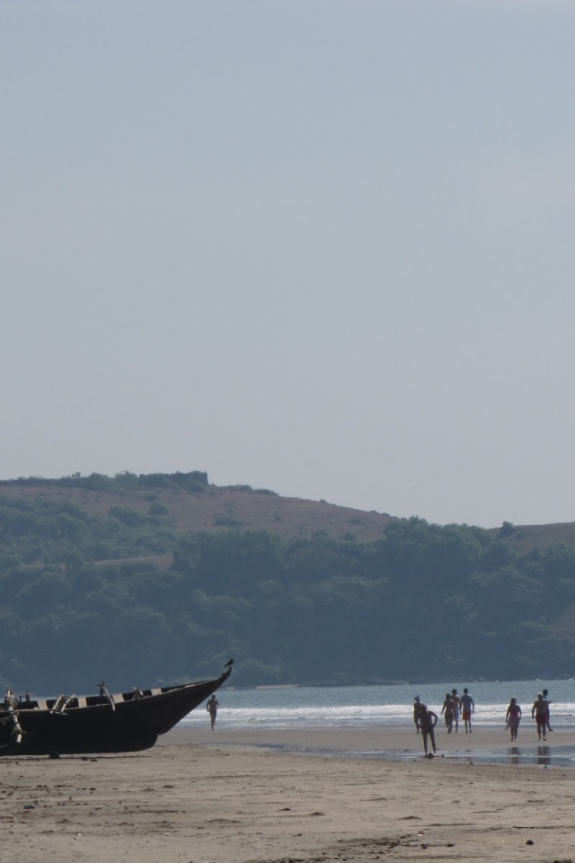 Лодка на пляже в Ашвеме