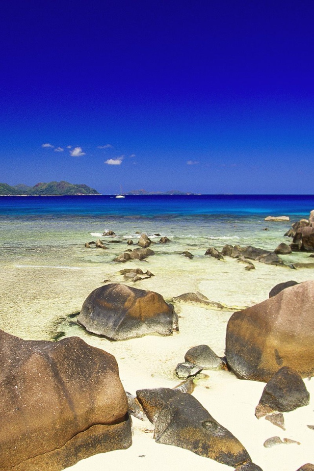 Валуны на пляжах в Гоа