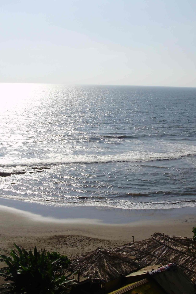 Пустой пляж вечером в Вагаторе