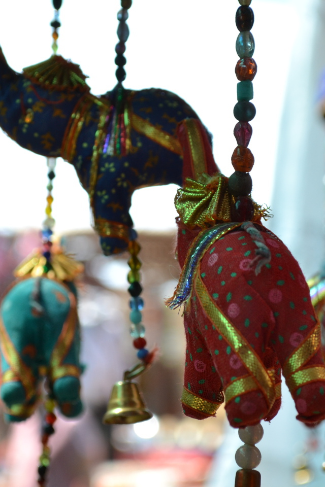 Товары на рынке в Анджуне