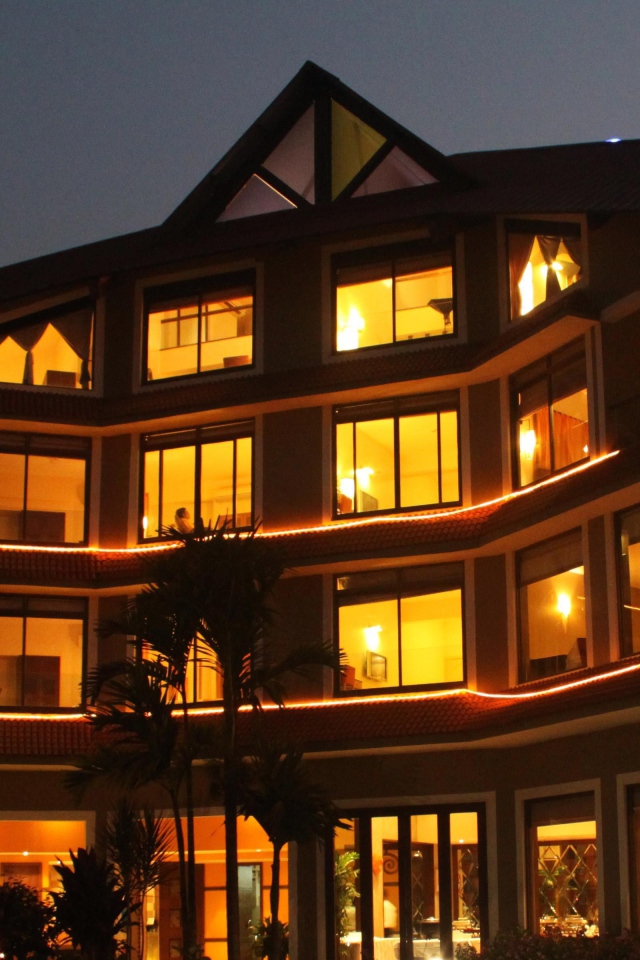 Дома ночью в Гоа