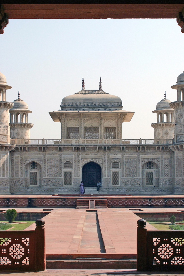 Памятник Итимад-Уд-Даула в Агре
