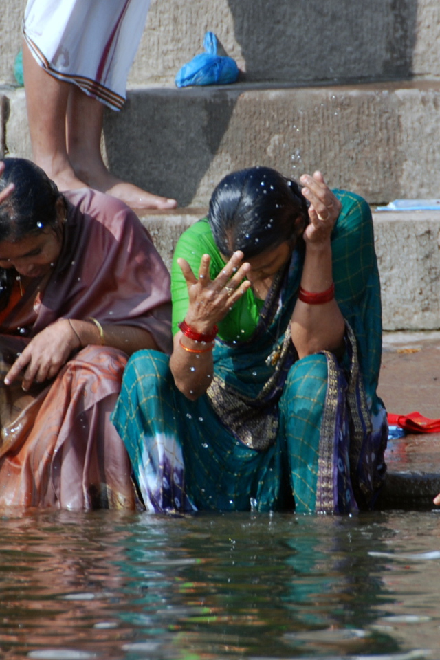 Жительницы Варанаси возле реки