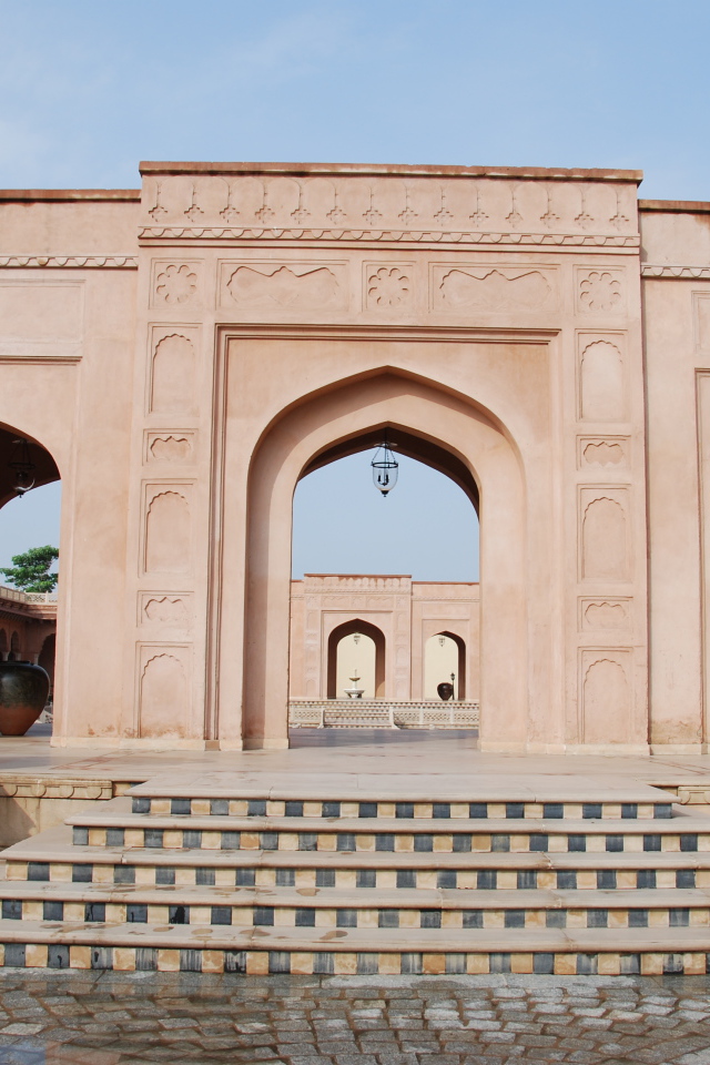 Скульптуры слонов в Агре