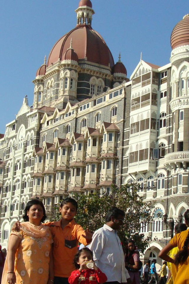 Уличная суета в Мумбае