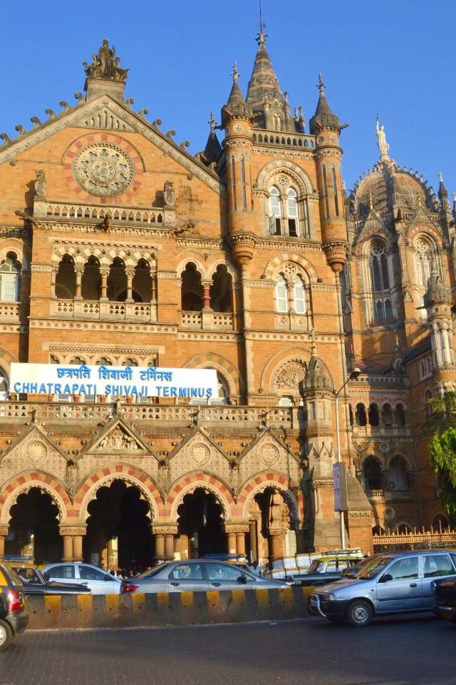 Уличная суета в Мумбай