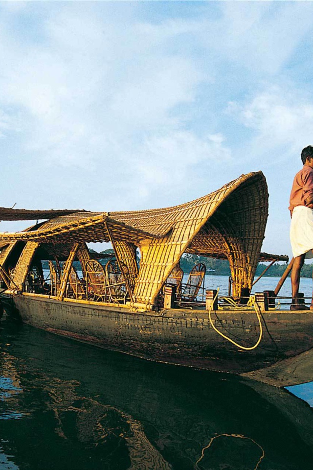 Лодка для туристов в Алапуже