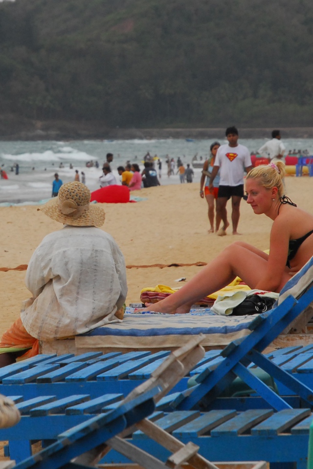 Туристы на пляже в Баге