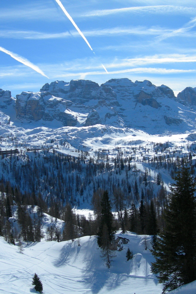 Альпы на горнолыжном курорте Мадонна ди Кампильо, Италия