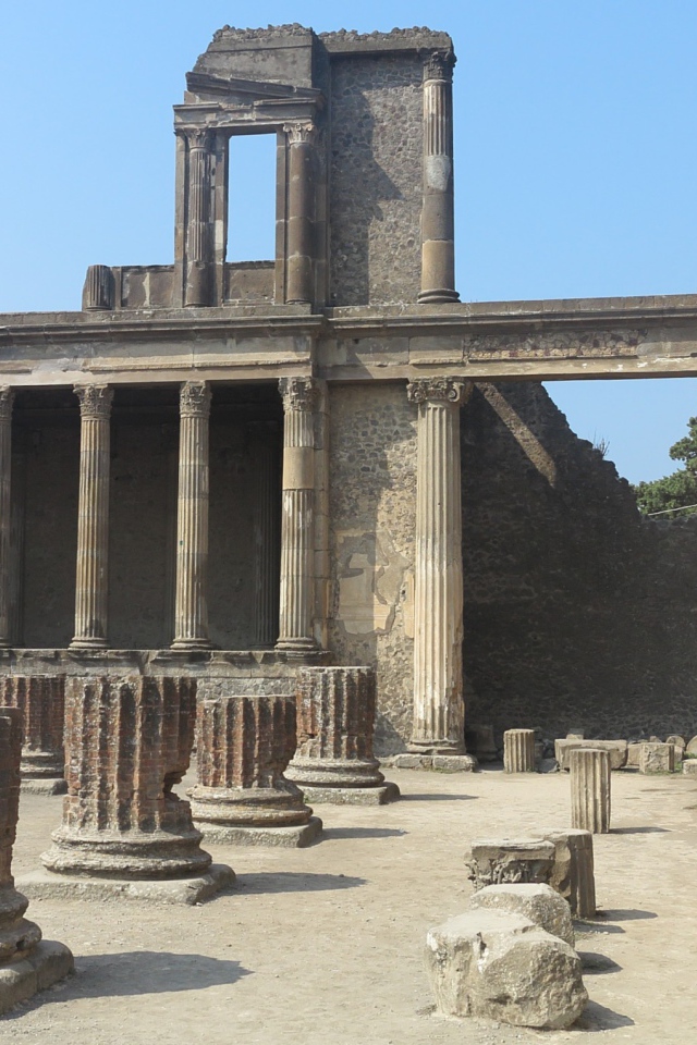 Древний храм в Помпеях, Италия
