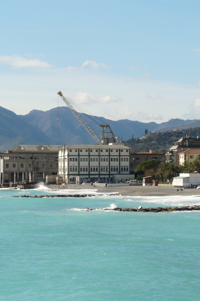 Осенний отдых на курорте в Пьетра Лигуре, Италия