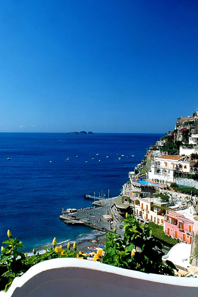 Голубая лагуна на курорте Позитано, Италия